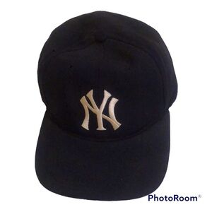 New York Yankees Genuine Merchandise Navy Blue MVP Baseball Hat Cap Adult Size